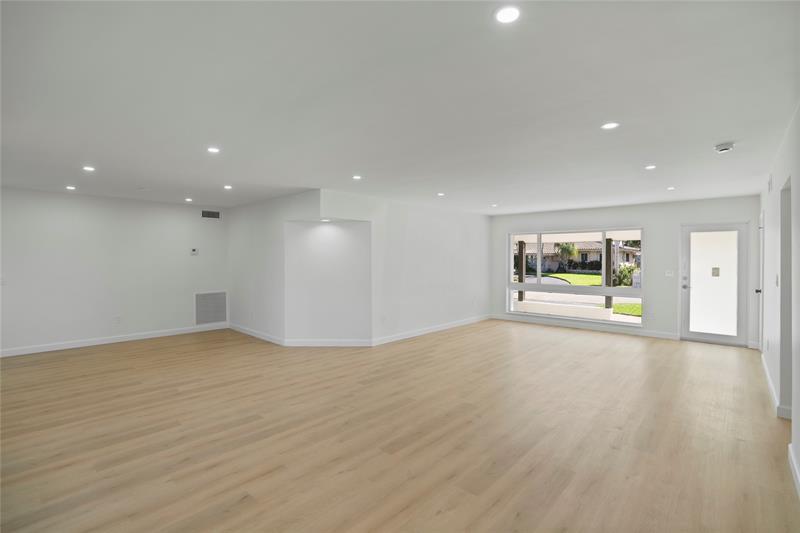 Image 4 of 39 For 1011 7th Ave