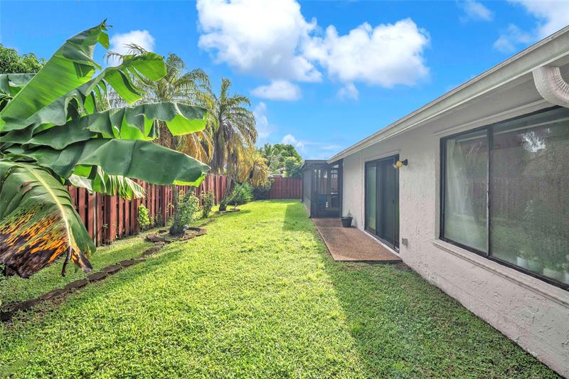 Image 10 of 32 For 8621 46th Ct