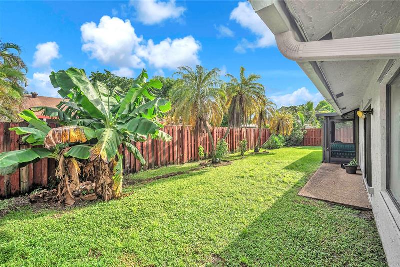 Image 11 of 32 For 8621 46th Ct
