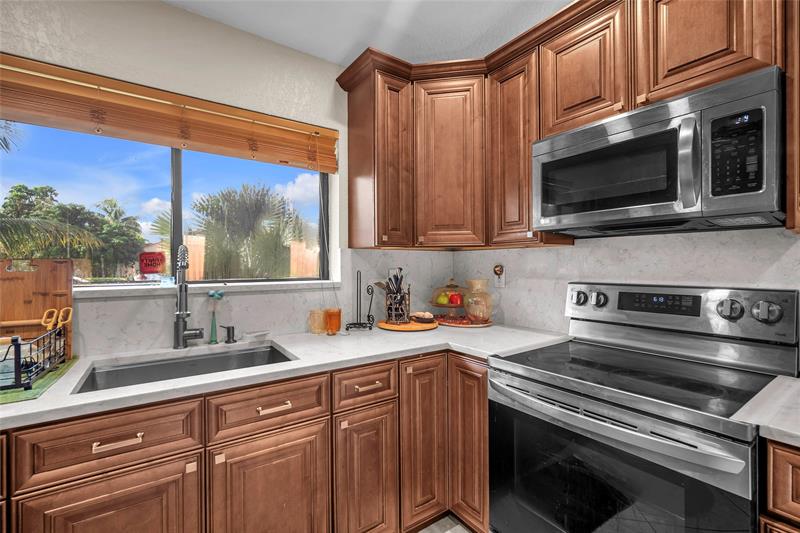Image 18 of 32 For 8621 46th Ct