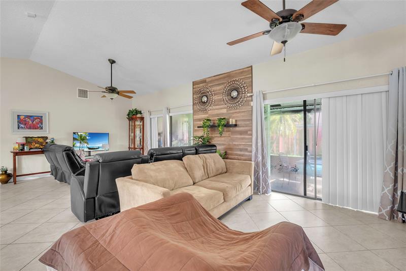 Image 20 of 32 For 8621 46th Ct