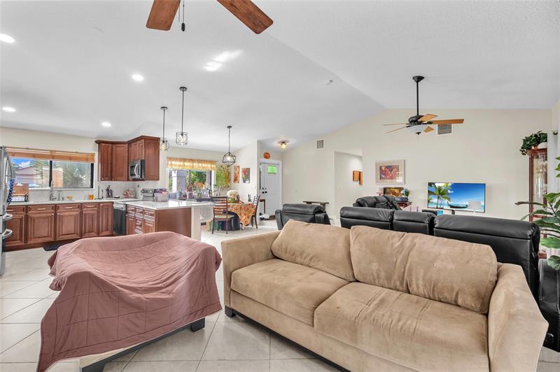 Image 21 of 32 For 8621 46th Ct