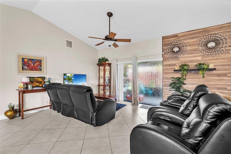 Image 22 of 32 For 8621 46th Ct