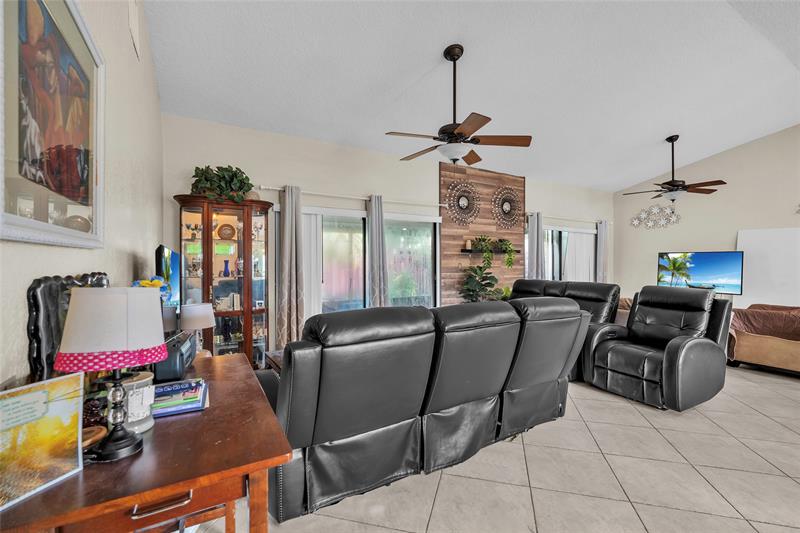 Image 23 of 32 For 8621 46th Ct