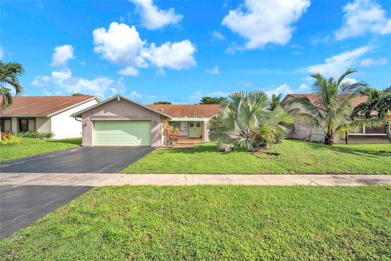 Image 3 of 32 For 8621 46th Ct