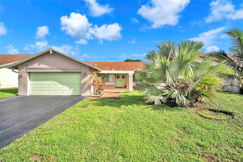 Image 4 of 32 For 8621 46th Ct