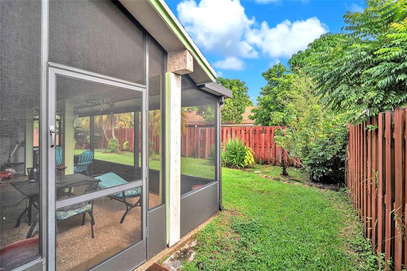 Image 6 of 32 For 8621 46th Ct