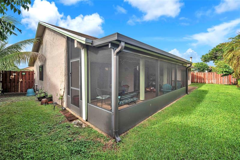 Image 7 of 32 For 8621 46th Ct