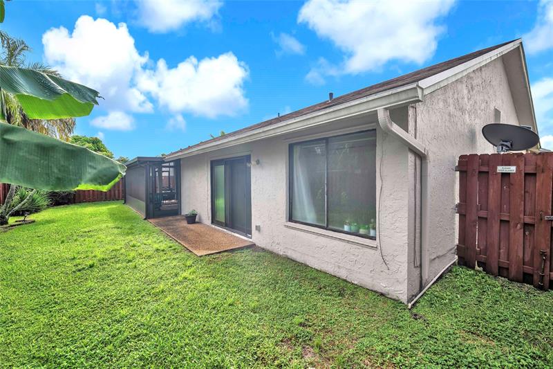 Image 8 of 32 For 8621 46th Ct