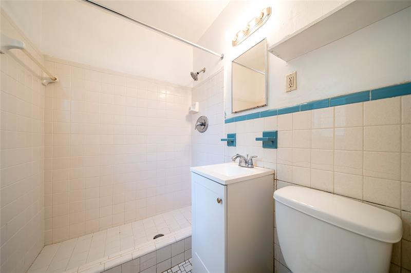 Image 10 of 17 For 420 1st Ave  2