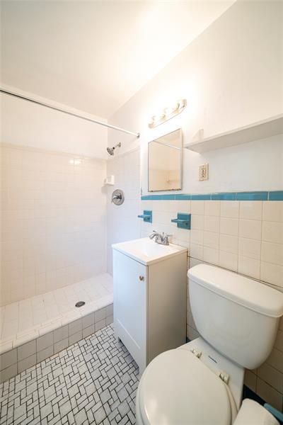 Image 11 of 17 For 420 1st Ave  2