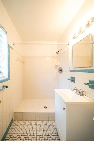 Image 12 of 17 For 420 1st Ave  2