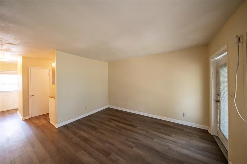 Image 4 of 17 For 420 1st Ave  2