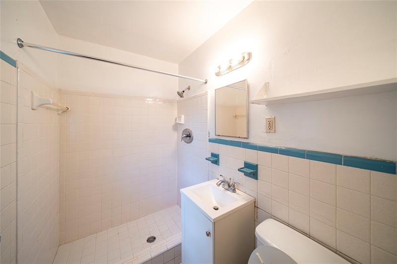 Image 9 of 17 For 420 1st Ave  2