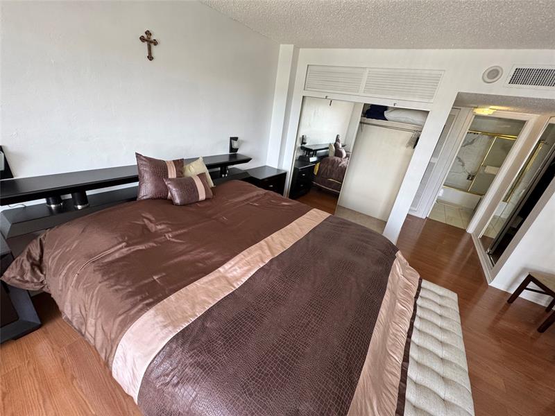 Image 7 of 19 For 3750 Galt Ocean Dr  1108