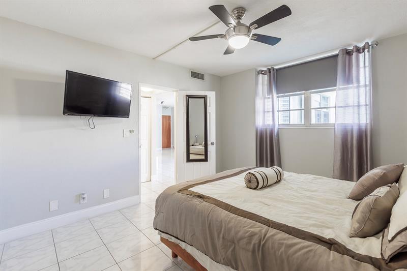 Image 13 of 21 For 3801 Ocean Dr  10s