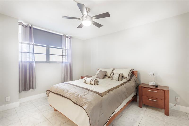 Image 14 of 21 For 3801 Ocean Dr  10s