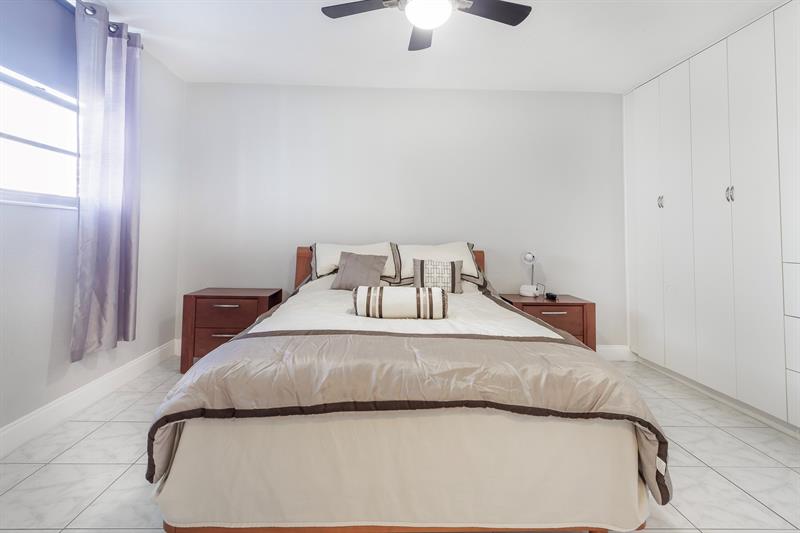 Image 15 of 21 For 3801 Ocean Dr  10s