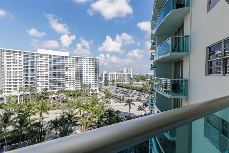 Image 18 of 21 For 3801 Ocean Dr  10s