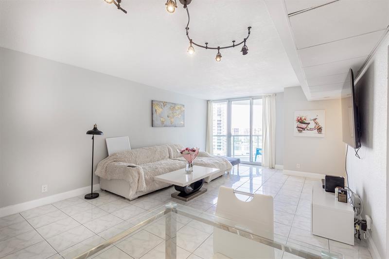 Image 4 of 21 For 3801 Ocean Dr  10s