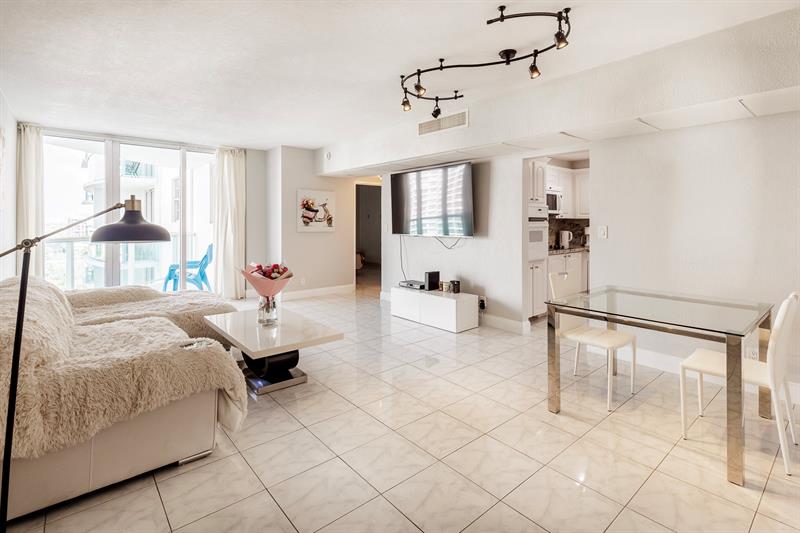 Image 5 of 21 For 3801 Ocean Dr  10s