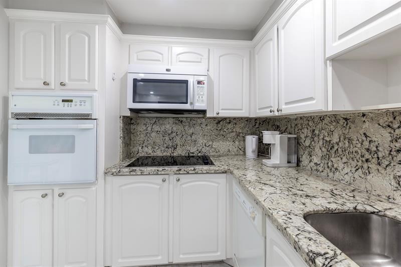 Image 6 of 21 For 3801 Ocean Dr  10s