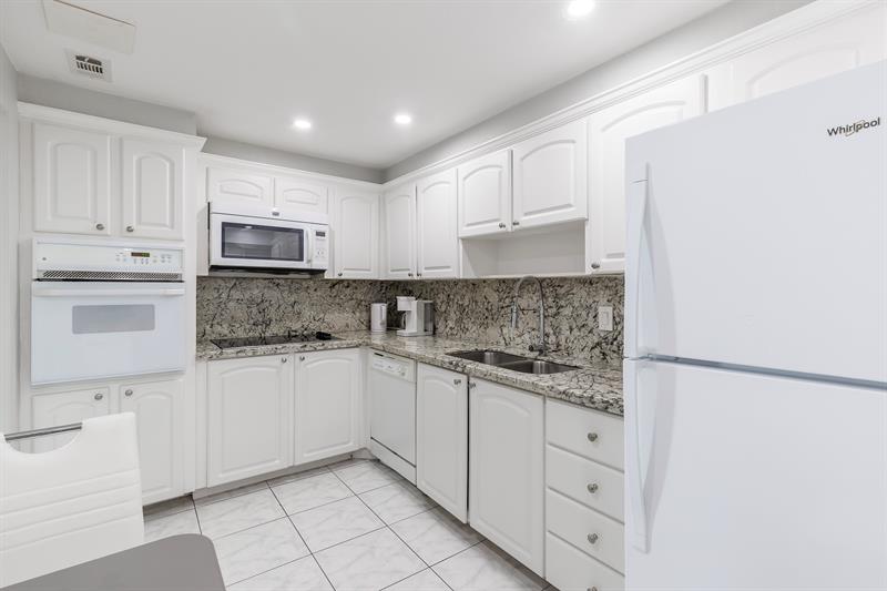 Image 8 of 21 For 3801 Ocean Dr  10s