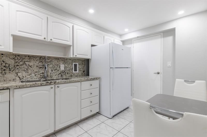 Image 9 of 21 For 3801 Ocean Dr  10s