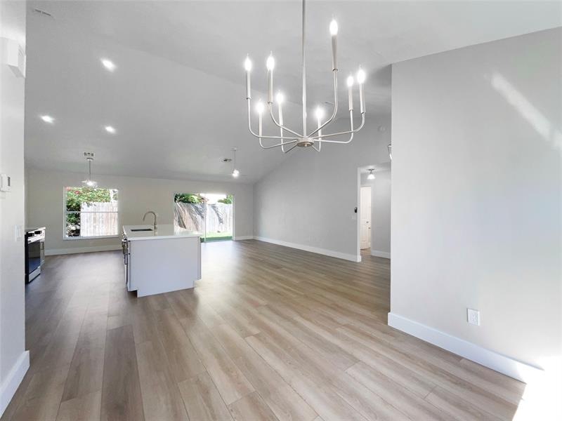 Image 13 of 24 For 12785 Meadowbreeze Dr