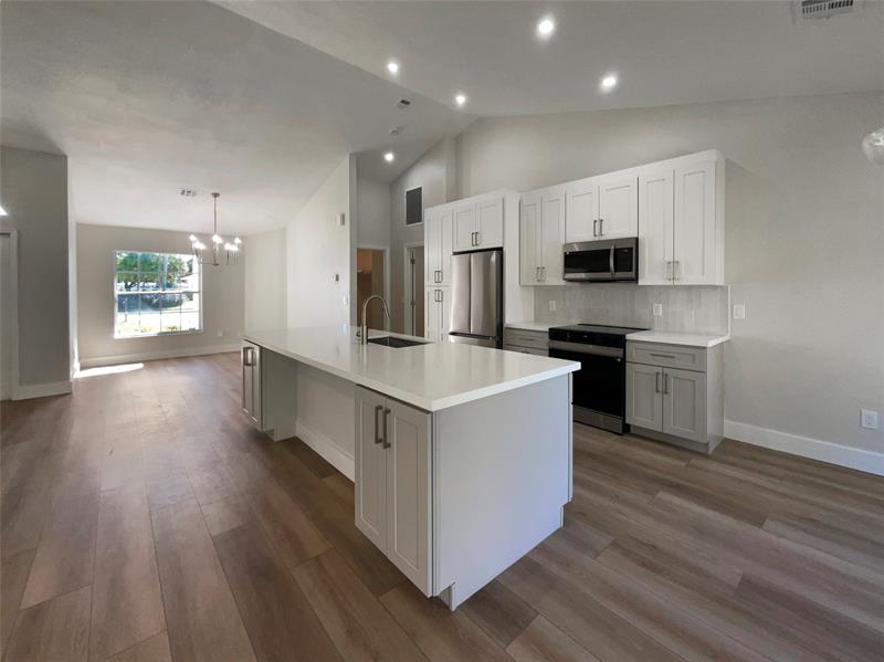 Image 14 of 24 For 12785 Meadowbreeze Dr