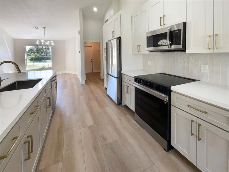 Image 15 of 24 For 12785 Meadowbreeze Dr