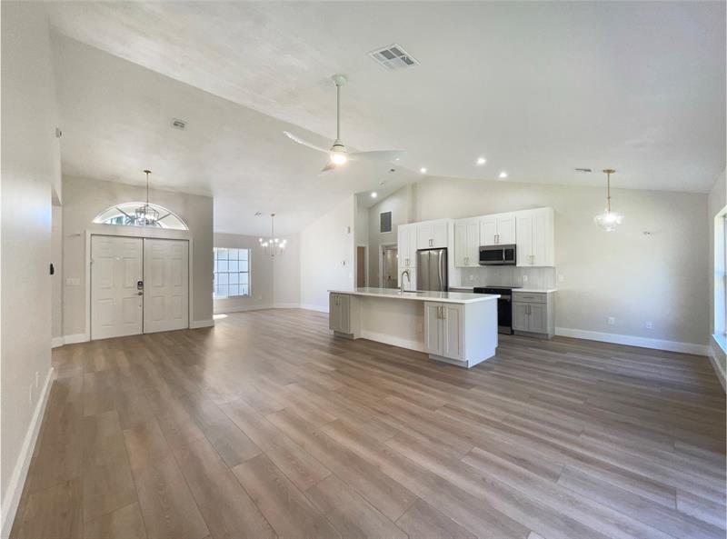 Image 4 of 24 For 12785 Meadowbreeze Dr