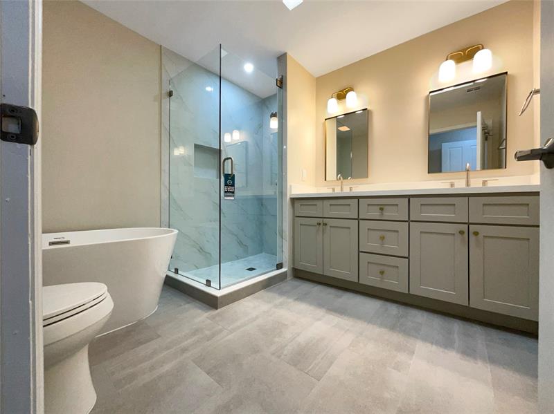Image 8 of 24 For 12785 Meadowbreeze Dr