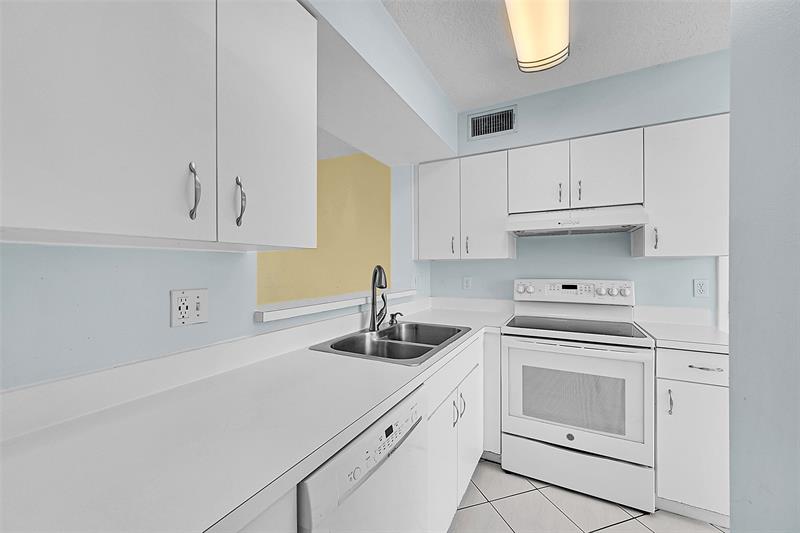 Image 11 of 41 For 1046 6th Ave