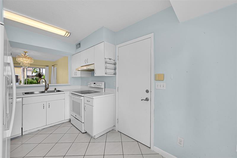 Image 12 of 41 For 1046 6th Ave