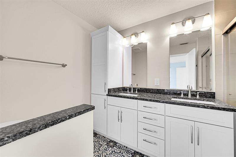 Image 18 of 41 For 1046 6th Ave