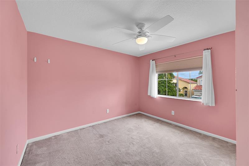 Image 20 of 41 For 1046 6th Ave