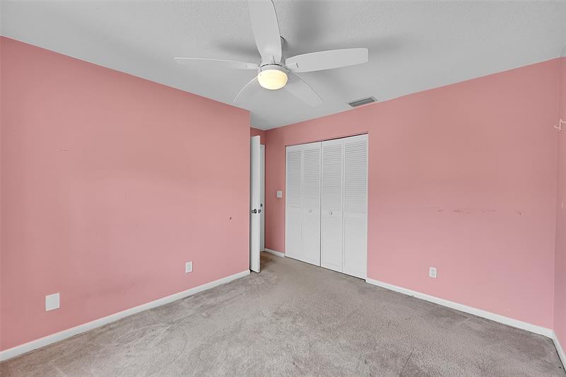 Image 21 of 41 For 1046 6th Ave