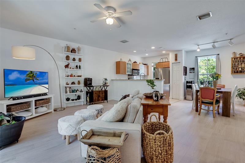 Image 7 of 30 For 2544 14th Ave  105