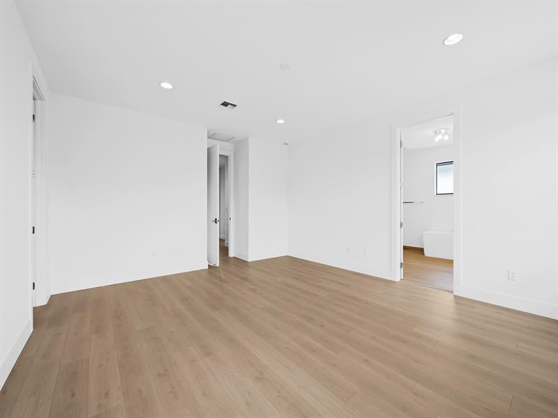 Image 14 of 32 For 1446 23rd Street