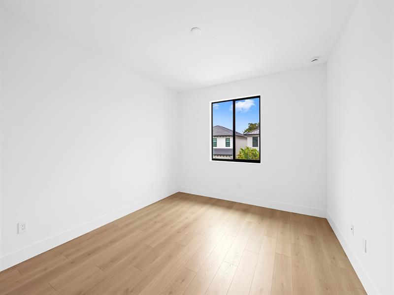 Image 19 of 32 For 1446 23rd Street