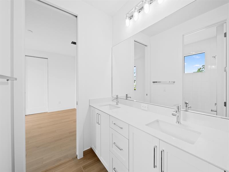 Image 21 of 32 For 1446 23rd Street