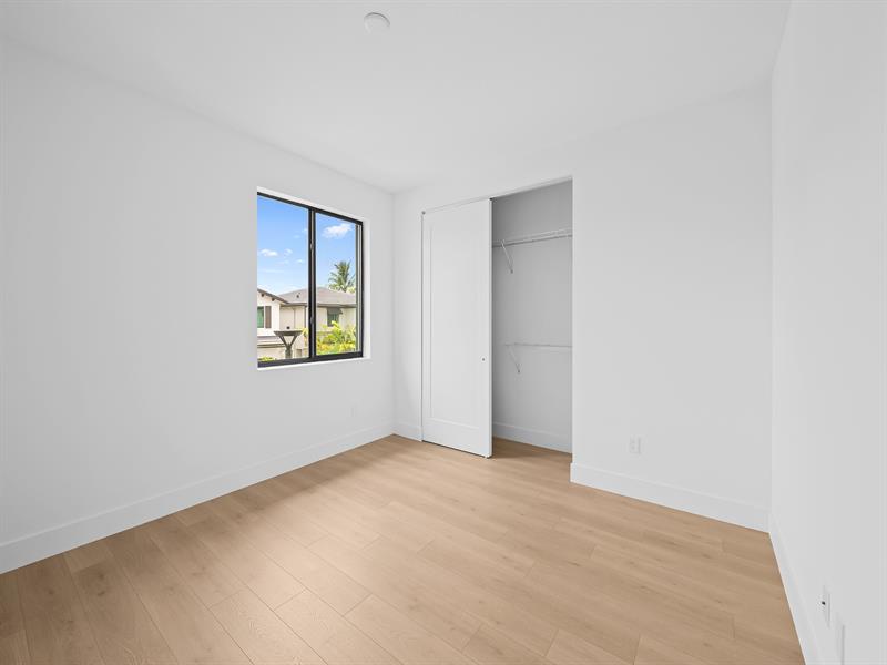 Image 23 of 32 For 1446 23rd Street