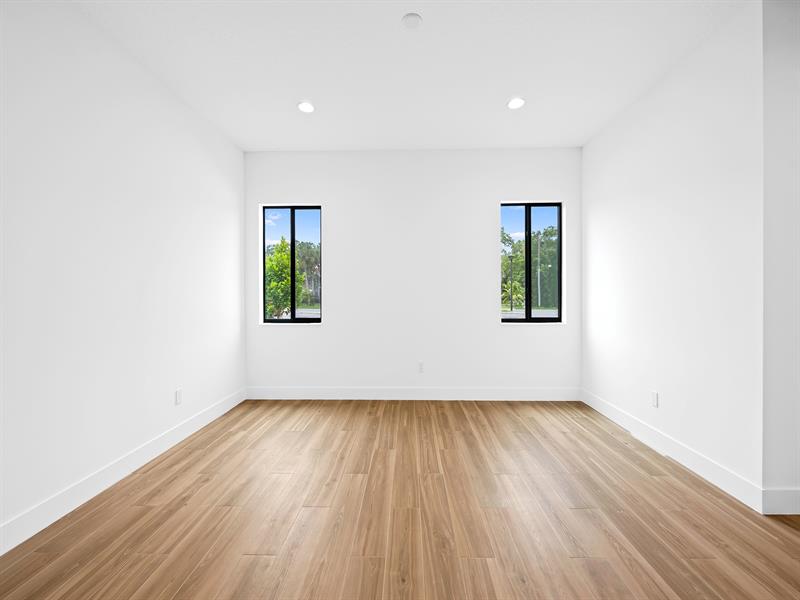 Image 8 of 32 For 1446 23rd Street