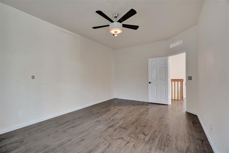 Image 15 of 28 For 3205 33rd St