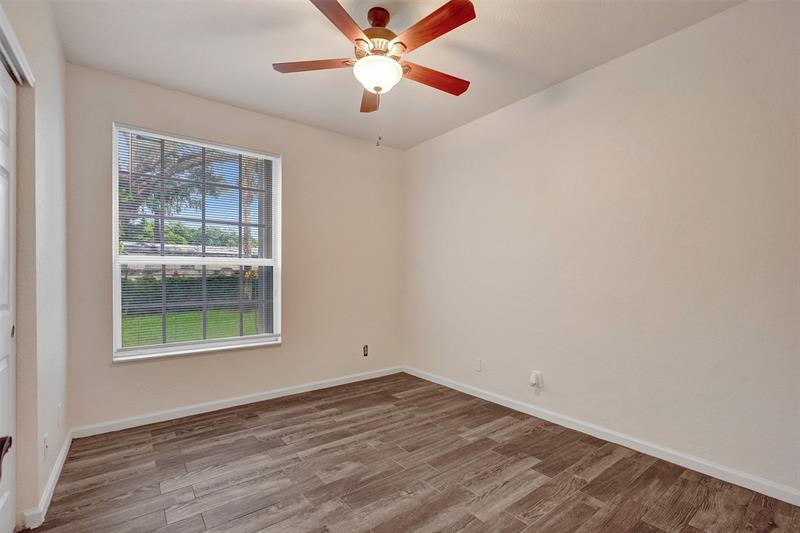 Image 23 of 28 For 3205 33rd St