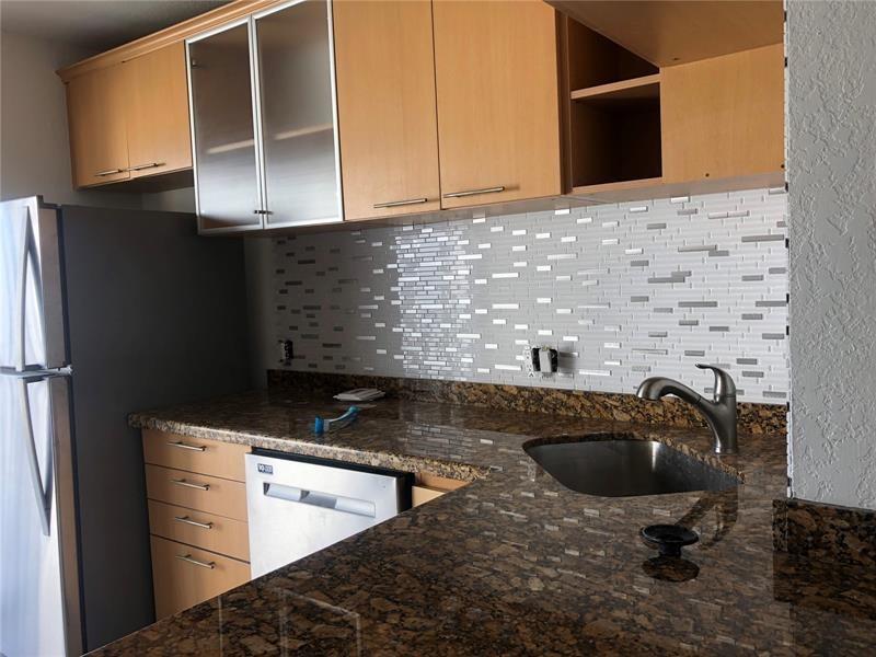 Image 3 of 11 For 677 24th St  601
