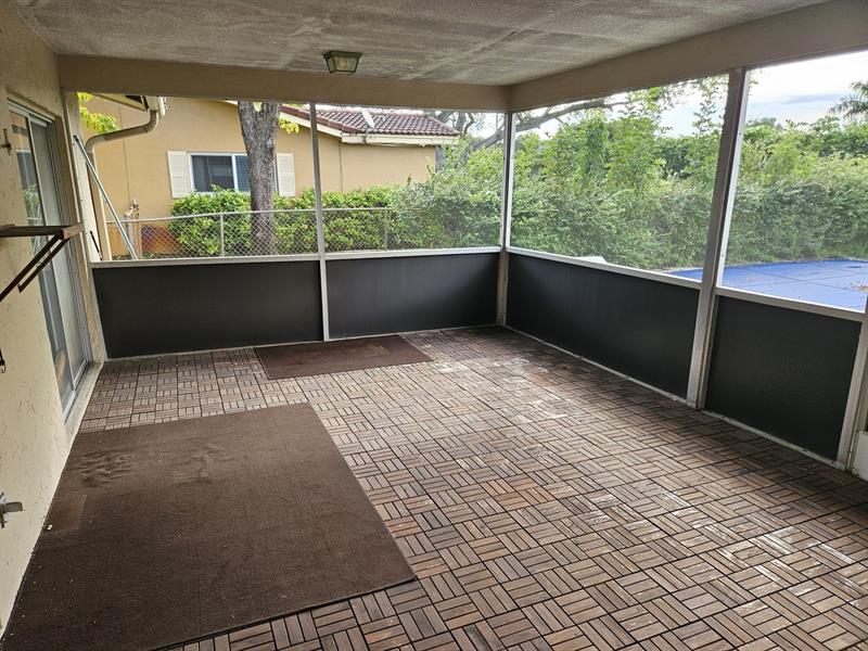 Image 3 of 9 For 8548 24th Ct