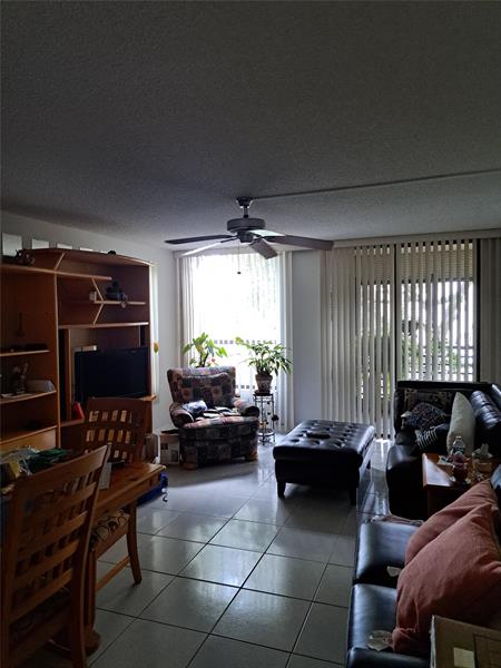 Image 3 of 8 For 6751 University Dr  206