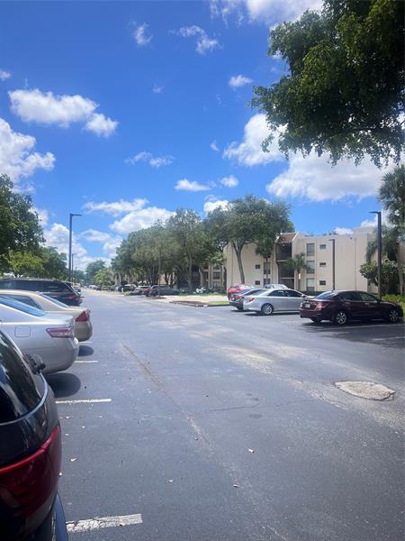 Image 4 of 8 For 6751 University Dr  206